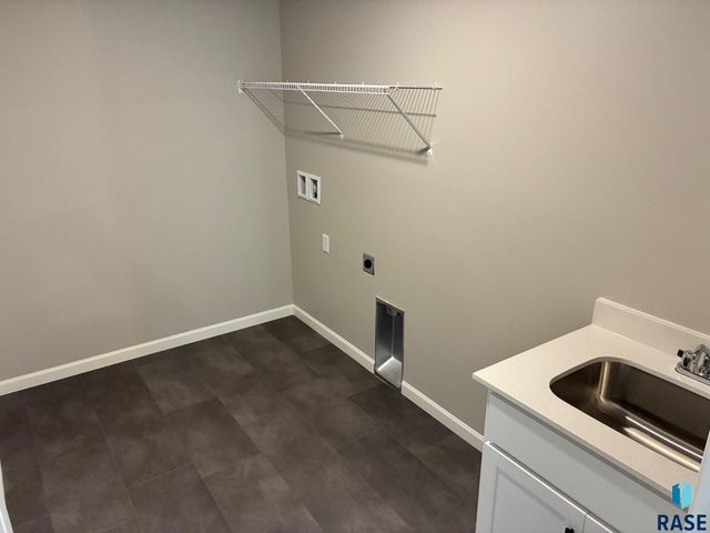 2808 S Copper Creek Ave Avenue, Sioux Falls, SD 57110