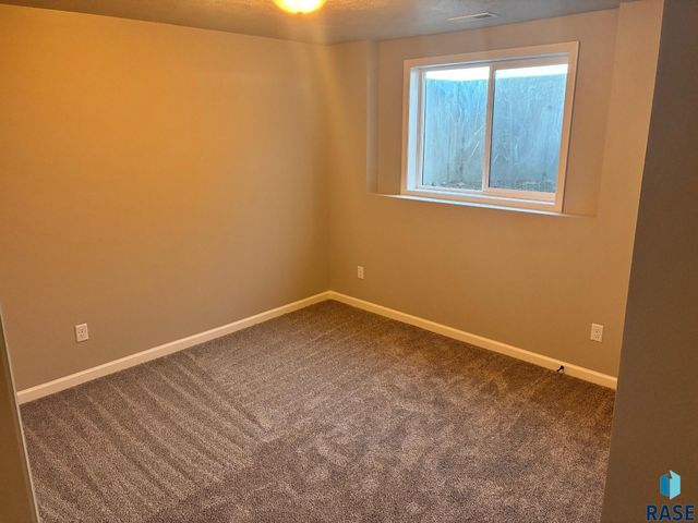 2808 S Copper Creek Ave Avenue, Sioux Falls, SD 57110