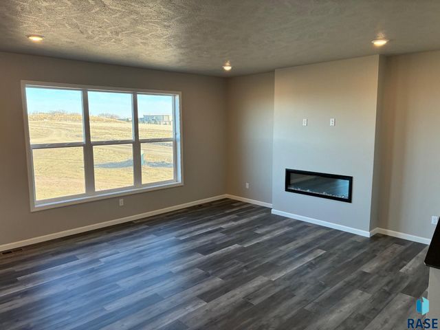 2808 S Copper Creek Ave Avenue, Sioux Falls, SD 57110