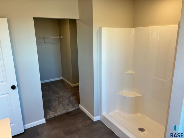 2808 S Copper Creek Ave Avenue, Sioux Falls, SD 57110