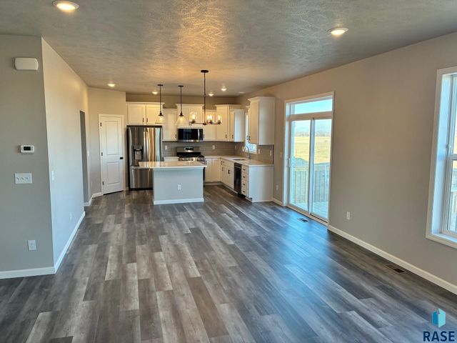 2808 S Copper Creek Ave Avenue, Sioux Falls, SD 57110