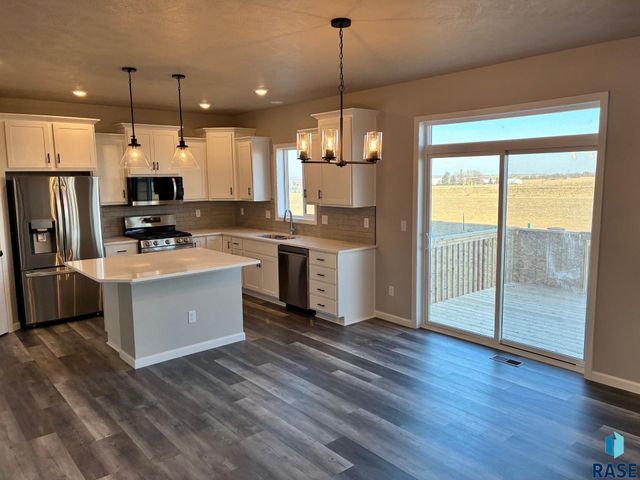 2808 S Copper Creek Ave Avenue, Sioux Falls, SD 57110