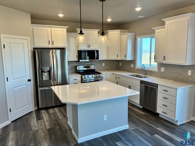 2808 S Copper Creek Ave Avenue, Sioux Falls, SD 57110