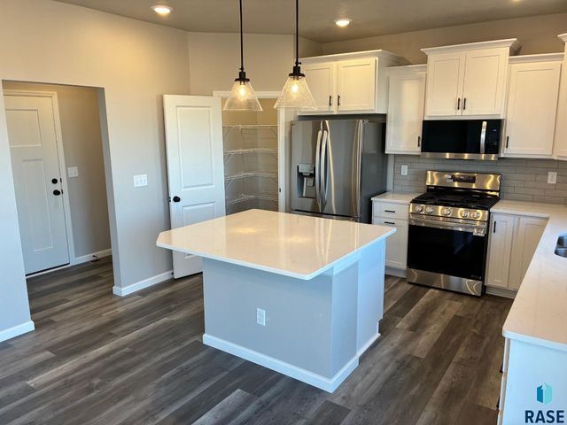 2808 S Copper Creek Ave Avenue, Sioux Falls, SD 57110