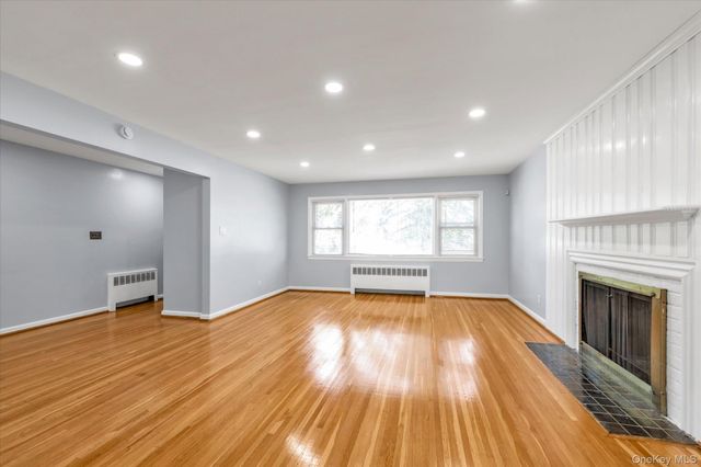 49 Middlecamp Road, Westbury, NY 11590