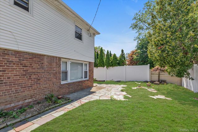 49 Middlecamp Road, Westbury, NY 11590