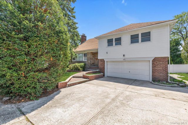 49 Middlecamp Road, Westbury, NY 11590