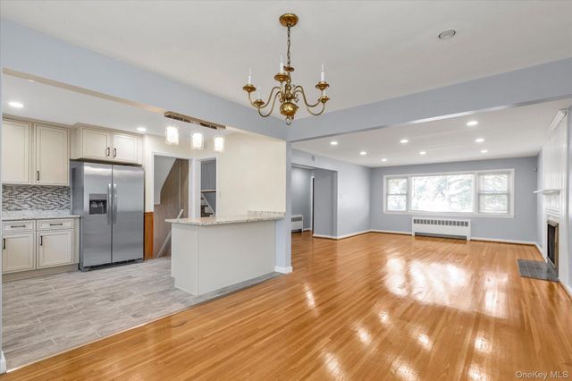 49 Middlecamp Road, Westbury, NY 11590