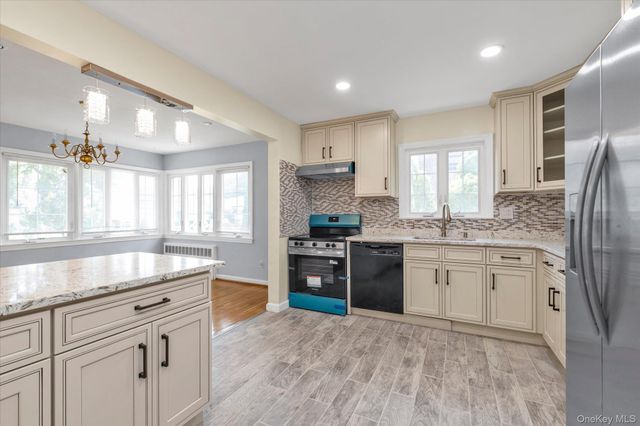 49 Middlecamp Road, Westbury, NY 11590