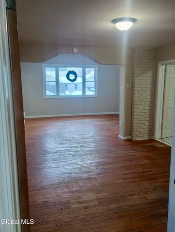 321 N 4th Avenue, Mechanicville, NY 12118