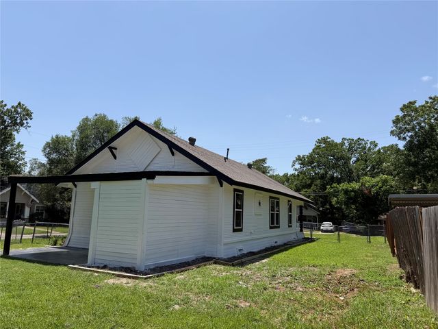 1212 Earl Street, Commerce, TX 75428