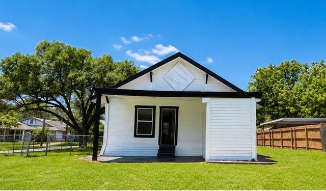 1212 Earl Street, Commerce, TX 75428
