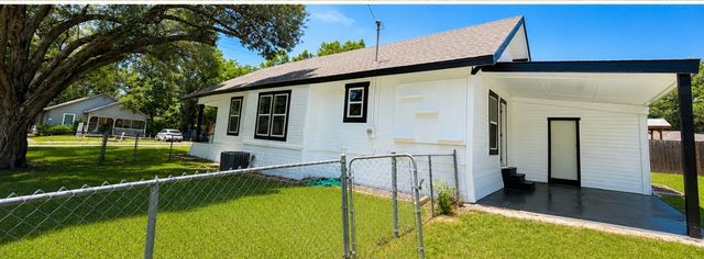 1212 Earl Street, Commerce, TX 75428