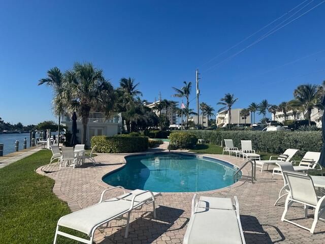1043 Hillsboro Mile 18c, Hillsboro Beach, FL 33062