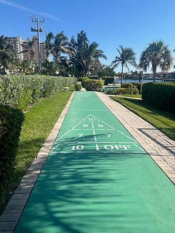 1043 Hillsboro Mile 18c, Hillsboro Beach, FL 33062