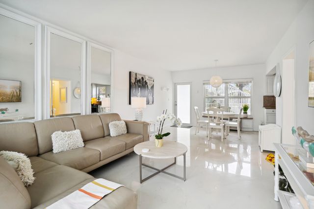 1043 Hillsboro Mile 18c, Hillsboro Beach, FL 33062