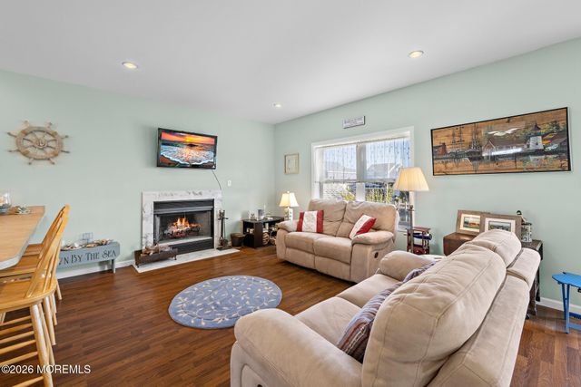 67 Glenn Drive, Manahawkin, NJ 08050