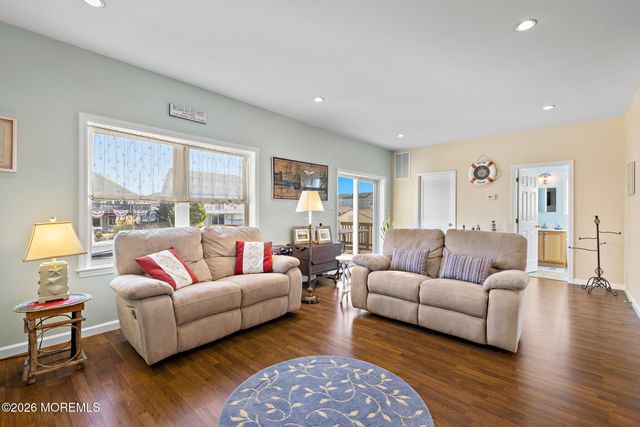 67 Glenn Drive, Manahawkin, NJ 08050