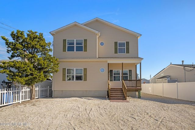 67 Glenn Drive, Manahawkin, NJ 08050