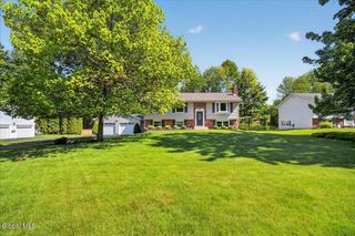 12 Cherry Lane, Clifton Park, NY 12065