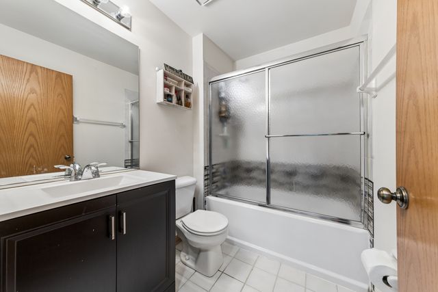 2216 Seaver Lane 2216, Hoffman Estates, IL 60169