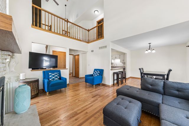 2216 Seaver Lane 2216, Hoffman Estates, IL 60169