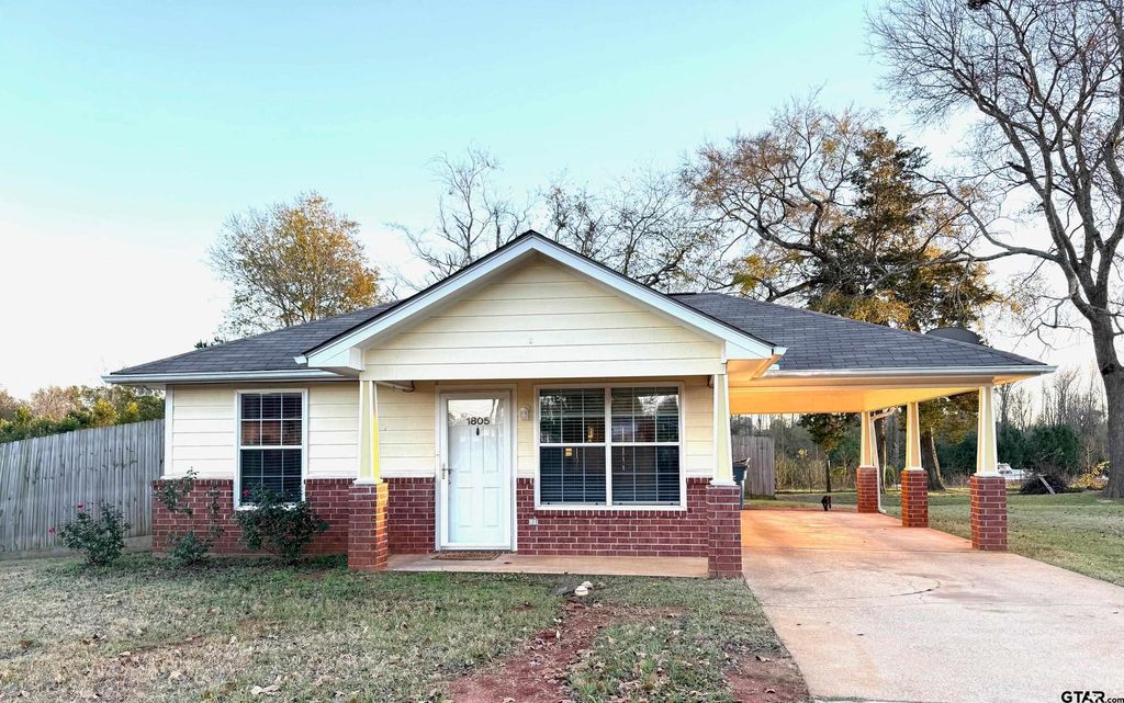 1805 Park Lane Circle, Jacksonville, TX 75766