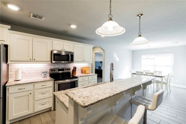 4 Edenhall Lane, Bella Vista, AR 72714