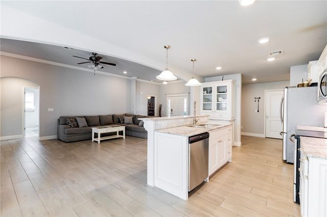 4 Edenhall Lane, Bella Vista, AR 72714