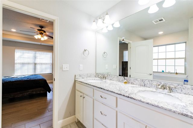 4 Edenhall Lane, Bella Vista, AR 72714