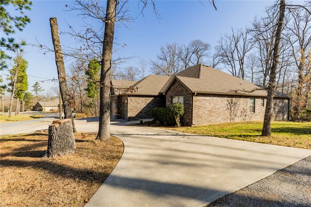 4 Edenhall Lane, Bella Vista, AR 72714