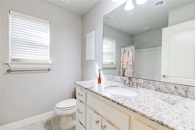 4 Edenhall Lane, Bella Vista, AR 72714