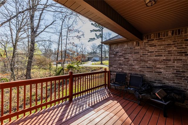 4 Edenhall Lane, Bella Vista, AR 72714