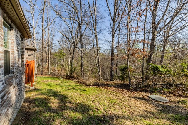 4 Edenhall Lane, Bella Vista, AR 72714