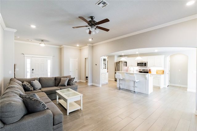 4 Edenhall Lane, Bella Vista, AR 72714