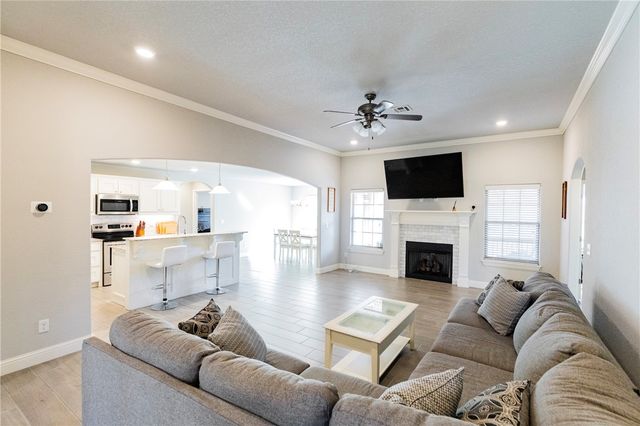 4 Edenhall Lane, Bella Vista, AR 72714