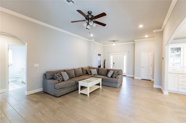 4 Edenhall Lane, Bella Vista, AR 72714