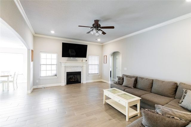 4 Edenhall Lane, Bella Vista, AR 72714