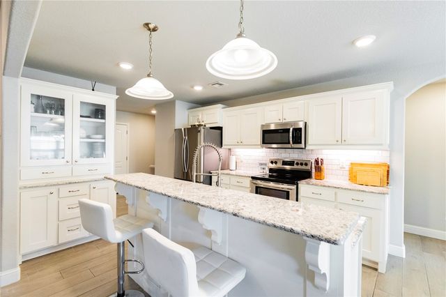 4 Edenhall Lane, Bella Vista, AR 72714