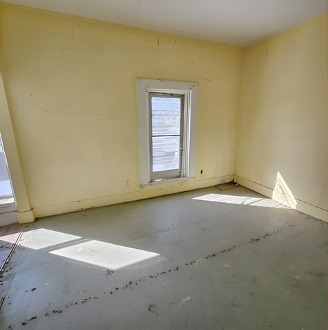 212 S Tryon Street, Woodstock, IL 60098