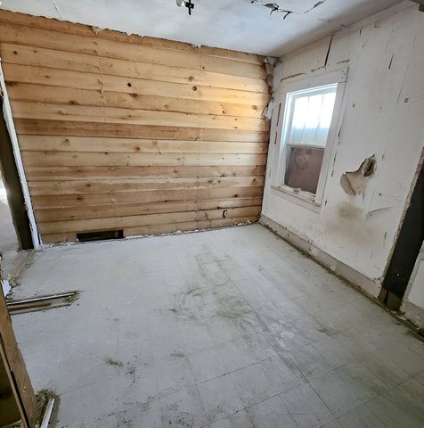 212 S Tryon Street, Woodstock, IL 60098