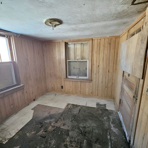 212 S Tryon Street, Woodstock, IL 60098