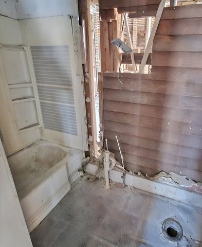 212 S Tryon Street, Woodstock, IL 60098