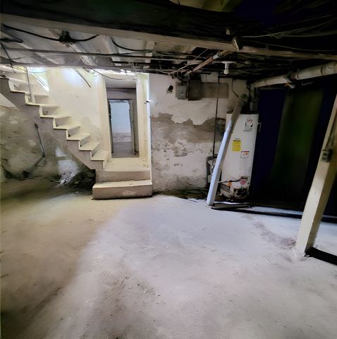 212 S Tryon Street, Woodstock, IL 60098