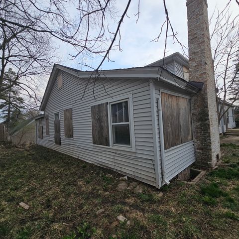 212 S Tryon Street, Woodstock, IL 60098