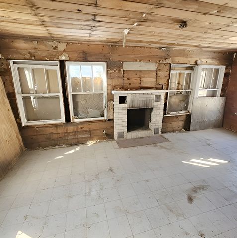 212 S Tryon Street, Woodstock, IL 60098