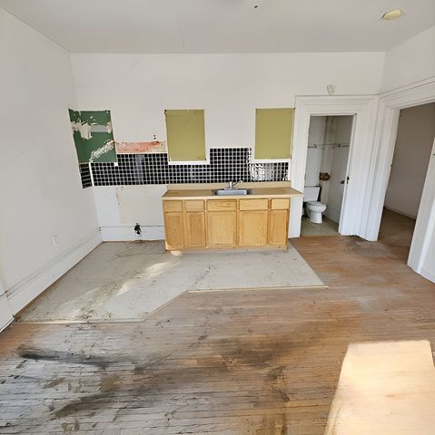 212 S Tryon Street, Woodstock, IL 60098