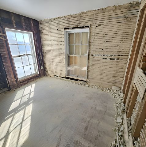 212 S Tryon Street, Woodstock, IL 60098