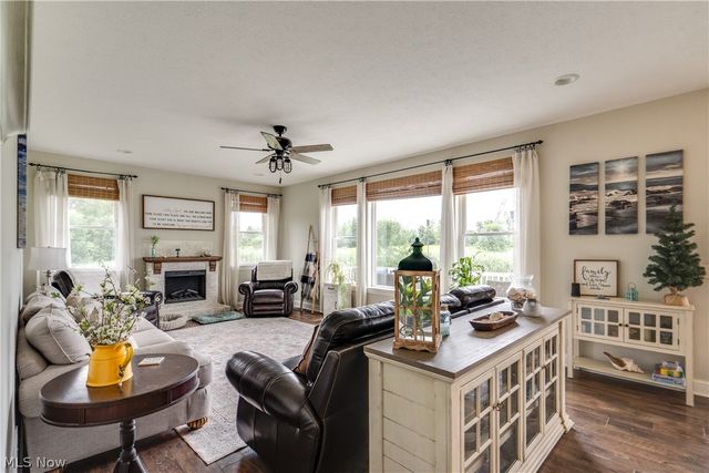 7253 Edison Street NE, Hartville, OH 44632