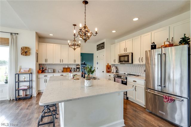 7253 Edison Street NE, Hartville, OH 44632